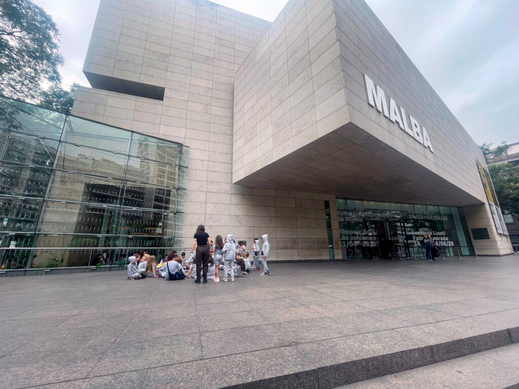 Junto a tercer grado, visitamos el Museo de Arte Latinoamericano en Buenos Aires (MALBA).