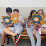 Celebramos el Día del Libro con una ronda llena de poesía. Los maestros y las maestras, los chicos y las chicas recitaron e interpretaron poemas de distintas formas, temas y autores. Escenas que, esperamos, queden en un rinconcito del ♥️ de los chicos y de las chicas.