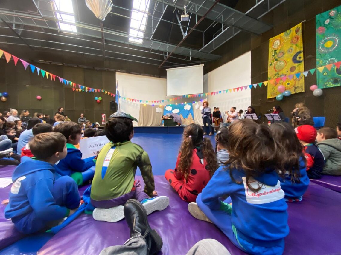 Música en El jardín de la esquina