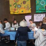 «English Fair» en la escuela: una feria literaria hecha por los chicos y chicas