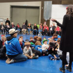 Los chicos y chicas de las salas de 5 invitaron a sus abuelos y abuelas a bailar y cantar en la Milonga del Jardín